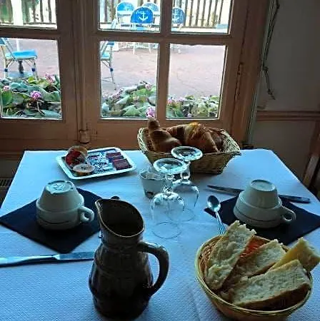 Restaurant&chambres D'hôtes L'eau Vive Couette-café 3*