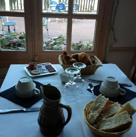 Restaurant & D'hotes L'eau Vive Bed & Breakfast 3*