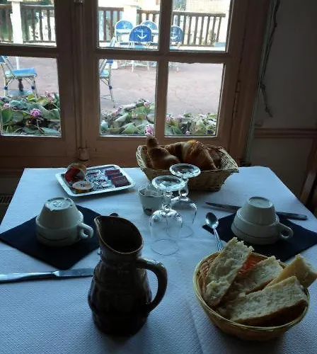 Restaurant & D'hotes L'eau Vive Bed & Breakfast 3*